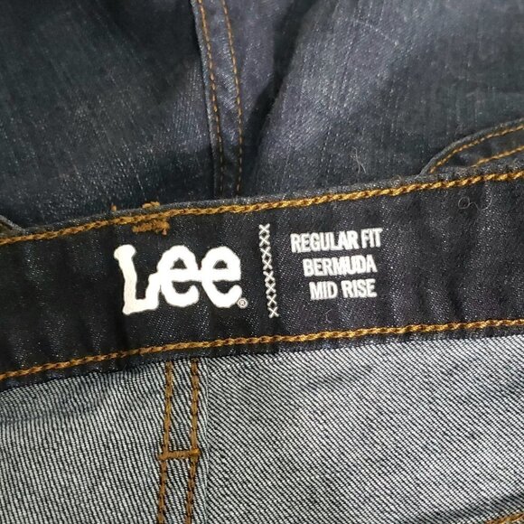 NWOT  Lee Regular Fit  Bermuda Shorts  Mid Rise  Women's Plus Size 22 - Picture 2 of 4